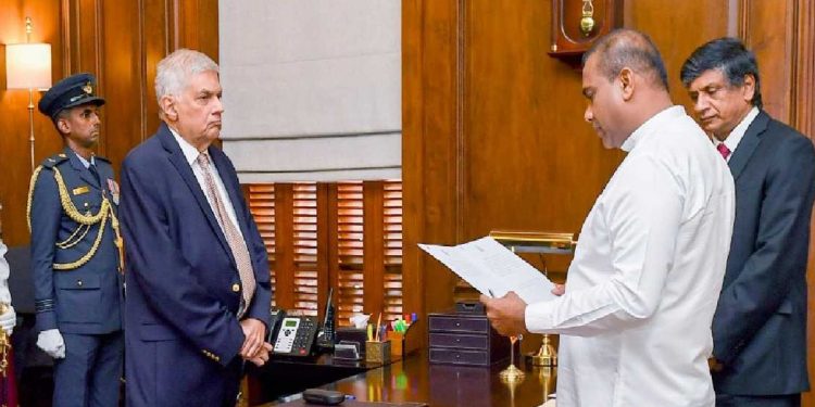 යූ.ඇන්.පී.කාරයන්ට ලැජ්ජා හිතෙන්නේ නැද්ද? (VIDEO)