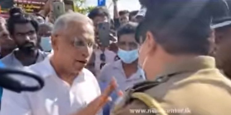 ගෝල්ෆේස් පිටියේ අස්සන් ව්යාපාරය පොලිසියෙන් වටකරයි! සුමන්තිරන් සහ පොලිසිය අතර උණුසුම් කතාබහක්! (VIDEO)