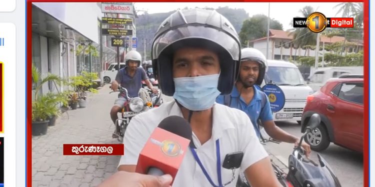 ආයෙත් තෙල් නැතුවවත්ද? ඔන්න තැනින් තැන ‌පෝලිම් පටන් අරන්! (VIDEO)