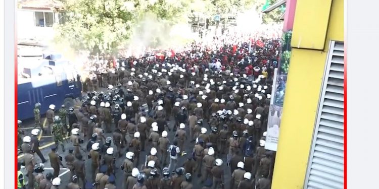 කොළඹ විරෝධයට ආ දහස් ගණනක් අරගලකරුවන් විසුරුවා හරින්න පොලිසිය අද කළ ත්‍රාසජනක ‌මෙහෙයුම මෙන්න! (VIDEO)