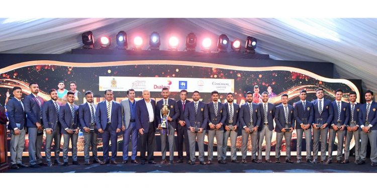ආසියාව දිනූ කොල්ලොයි කෙල්ලොයි ජනපති හමුවෙයි! (PHOTOS)