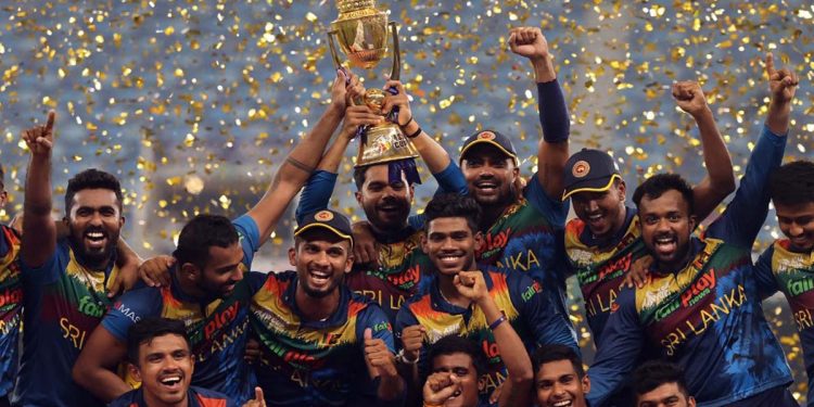 ආසියානු ශූරයොයි ආසියානු ශූරියොයි දෙගොල්ලොම හෙට උදේ ලංකාවට! පිළිගන්න පාරට එන ලෙසට දැනුම් දීමක්!