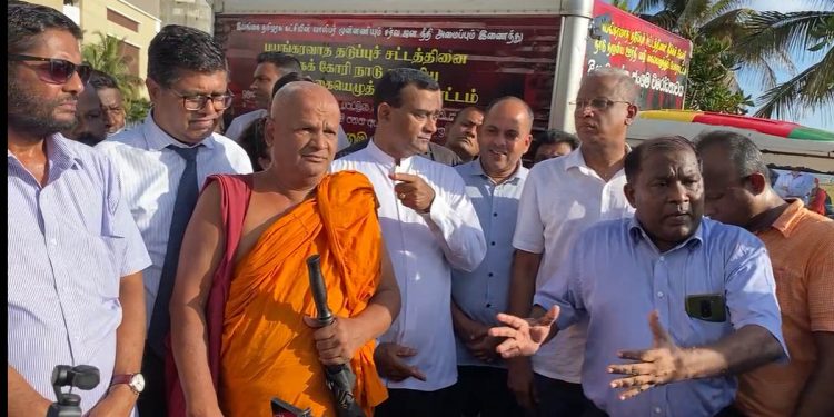 යාපනේ සිට හම්බන්තොට දක්වා යන උතුරු දකුණු විරෝධය ගාලු මුවදොරදී එකතු ‌වෙයි! අස්සන් එකතු කිරීම ඇරඹෙයි! (VIDEO)