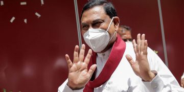 අවුරුදු 20ක් පාවිච්චි කළ නොම්බරේ බැසිල් වෙනස් කරයි!
