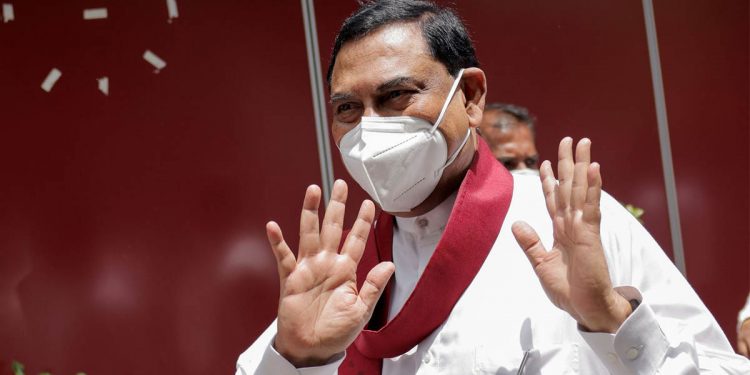 අවුරුදු 20ක් පාවිච්චි කළ නොම්බරේ බැසිල් වෙනස් කරයි!