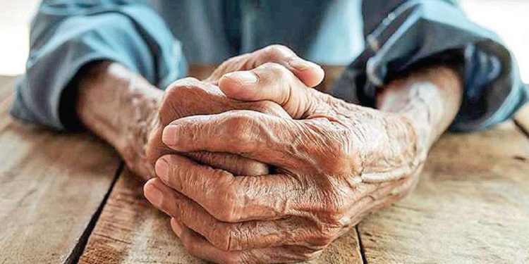 රාජ්‍ය සේවයේ 60ට වැඩි සියලු දෙනා ඉවත් වීමට සමගාමීව පාර්ලිමේන්තුවෙත් 60ට වැඩි සියලු දෙනා ඉවතට! (VIDEO)