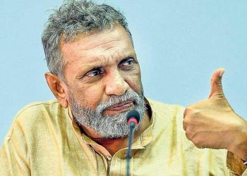 පළාත් පාලන ජන්දය පවත්වන්නම ඕනෑ! කොමසාරිස්වරුන් යටතේ පාලනය නීති විරෝධියි! උසාවි තීන්දුවක් දීලා තියෙනවා! හිටපු මැකො ප්‍රසිද්ධියේම නීතිය කියලා දෙයි! (VIDEO)