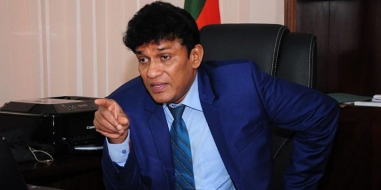 කෝපා, කෝප් සභාපතිකම් විපක්ෂයට ඕනෙ! අපි කිව්වා දුන්නෙ නැත්නම් එළියට බහිනවා! ජාතික සභාවේ පළමු රැස්වීමට ගිය මනෝ එළියට ඇවිත් කියයි! (VIDEO)