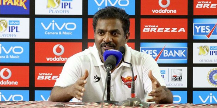 ලංකාවේ ක්‍රිකට් කවුරු ආවත් ගොඩගන්න බෑ! ලෝක පූජිත මුරලිදරන් මීට අවුරුද්දකට කලින් ලංකාවේ ක්‍රිකට් ගැන කියපු අනාවැකිය!  (VIDEO)