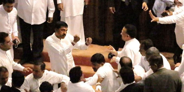 පාර්ලිමේන්තුවේ මිරිස් කුඩු ගහපු ප්‍රසන්නටත් ඇමැතිකමක් දෙයි!