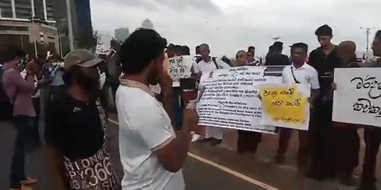 අද 9යි 9! ගෝල්ෆේස් පිටියට යළි අරගලකරුවන් එකතු වෙයි! පොලිසියත් ලෑස්ති වෙයි! (VIDEO)