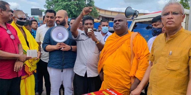 ත්‍රස්ත පනත අහෝසි කරනු! දෙමළ සන්ධානයේ විරෝධය අද උදේ අනුරාධපුරේට ඇවිත්! හවස පුත්තලමේ! (VIDEO & PHOTOS)