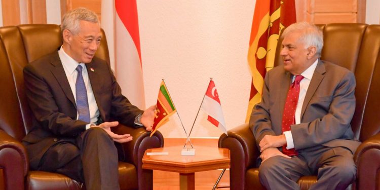 අගමැති හමුවූ වෙලාවේ රනිල් සිංගප්පූරු වෙළෙඳ ගිවිසුම යළි එළියට ගනී! නිදහස් උත්සවයට එන ලෙස ආරාධනා කරයි! (PHOTOS)