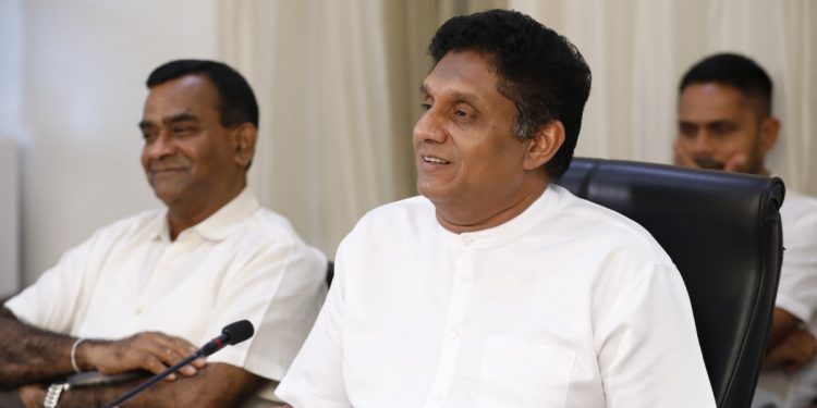 ආර්ථික අර්බුදයෙන් හොඳටම බැටකාපු වාහන ආනයනකරුවන් විපක්ෂ නායක හමුවෙයි! (PHOTOS / VIDEO)