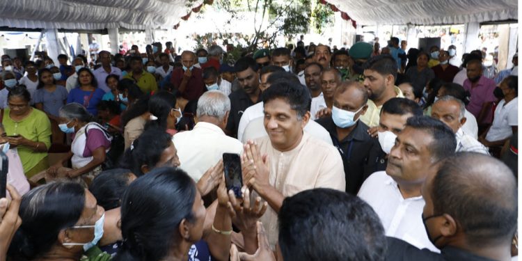 යූඑන්පීකාරයන්ට ගහපු අයට තනතුරු දෙනවා! යූඑන්පීකාරයන් ගිහින් රාජපක්ෂලා ළඟ වැඳ වැටෙනවා!  පළාත් පාලන ජන්දෙදි නාමයෝජනා ගන්නත් යූඑන්පීකාරයන්ට කපුටා ගාවට යන්න වෙනවා! වත්මන් ජනාධිපති යූඑන්පියට කරපු දේ සජිත් අත්තනගල්ලේදී කියයි! (VIDEO & PHOTOS)