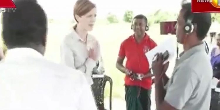 ආපු ගමන්ම සමන්තා පවර් වැඩ පටන් ගනී! අද දවල් ගොවිබිම්වලටම ගිහින් ගොවීන්ගේ ප්‍රශ්න කතා කරයි! (VIDEO)