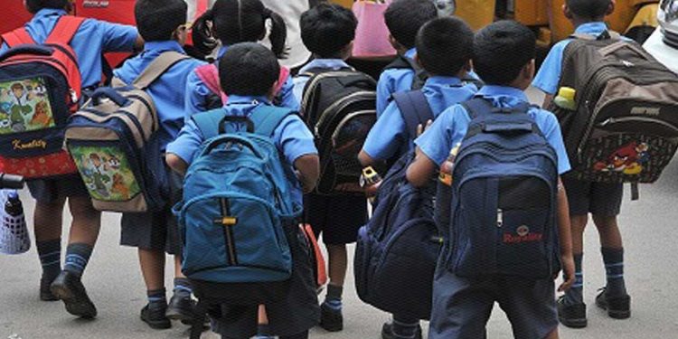 අයිස්-කුඩු අල්ලන්න සුසිල් පාසල් සිසුන්ගේ බෑග් චෙක් කරන්න ලෑස්ති වෙයි!