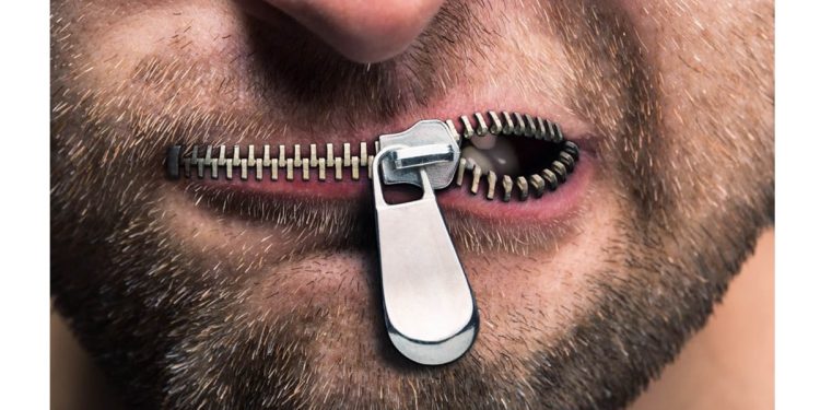 කතා කරන අයගේ කටට මුකවාඩම් දාන්න සෞඛ්‍ය ලොක්කන් තීන්දු කරයි!