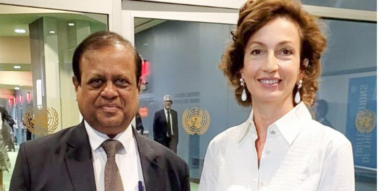 අමෙරිකා ගිය සුසිල් යුනෙස්කෝ ප්‍රධානියාත් හමුවී ලංකාවට උදව් ඉල්ලයි!