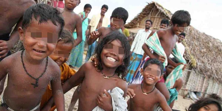 පරපුරක් බඩගින්නෙ තියපු දේශපාලක නරුමයෝ කුසගින්න ‘පහ’ කරන්න ඇවිත් මන්දපෝෂණයෙන් ‘හය’ කරපු හැටි…!