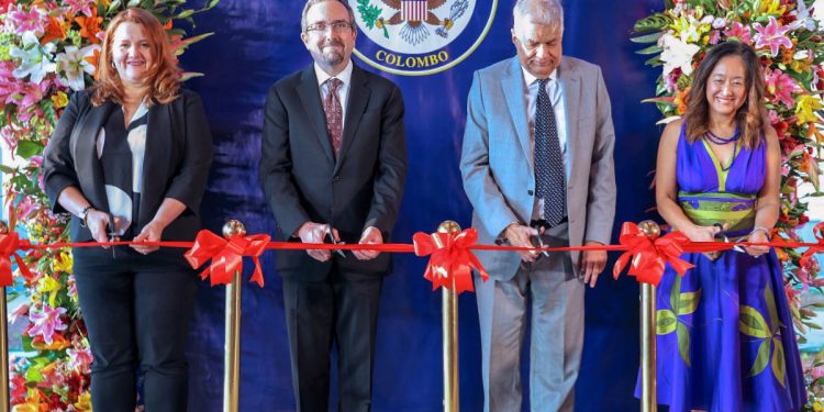 අලුත් අමෙරිකන් තානාපති කාර්යාලය විවෘත කරන්න රනිල් යයි! මේ පාර මහ කන්නය සාර්ථක කරගන්න පොහොර දුන්නාට බයිඩන්ට ස්තූති කරයි! (PHOTOS)