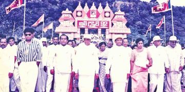 ප්‍රේමදාස ඇමෙරිකාවෙ ඉඳන් ලෝකෙටම ගහපු ඔක්තෝබර් විප්ලවය…