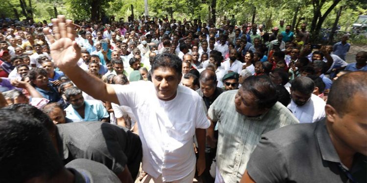 හොර හැත්ත හොරා කාලා බංකොලොත් කරලා රටට කරපු විනාශයෙන් රටේ ලක්ෂ 220ක් ජනතාව අඬා වැටෙනවා! එහෙම තියෙද්දි වෙනදා වෙන්ව රට කාපු කණ්ඩායම් අද එකට රට කන්න අඬ අඬා ආරාධනා කරනවා! මහියංගනයට ආපු මහ සෙනගට සජිත් කළුතර රෝහිතගේ ඇඬිල්ල ගැන මතක් කරයි! (VIDEO & PHOTOS)