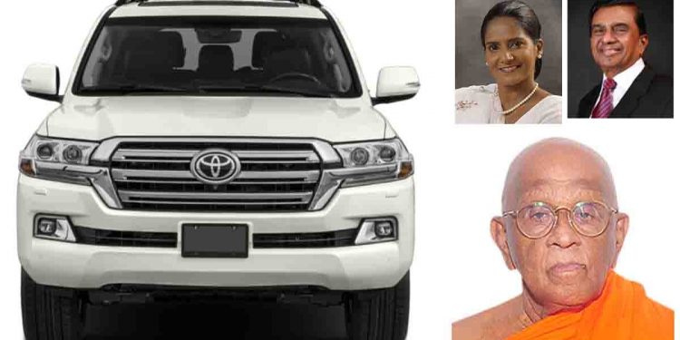 ඉඳ ඉඳ එක වෙහෙර බුදු බණ පවා බොරු කර සැප විඳ ධනය රැස් කර අනේ දෙව්දත් නොදිටි මොක්පුර…