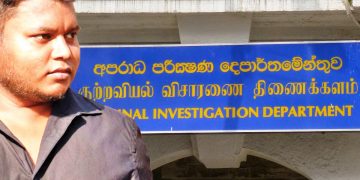 මහ රෑ මුහුණ වහලා වසන්ත මුදලිගේව බැසිල්ගේ කියන මල්වානේ ගෙදරට අරන් ගියේ ඇයි? රෑට අරන් යනවා ආයුධ පෙන්නනවා කියනවා වෙඩි තියලා දානවා… වසන්තටත් ඒකම වෙයිද?