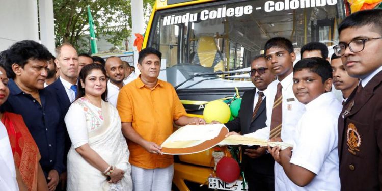 ලෝක ළමා දිනේට ඔක්කොම නිවේදන විතරක් නිකුත් කරද්දී සජිත් ලක්ෂ 50ක් වටිනා බස් එකක් අරන් ඉස්කෝලෙකට ගිහින් පරිත්යාග කරයි! (PHOTOS & VIDEO)