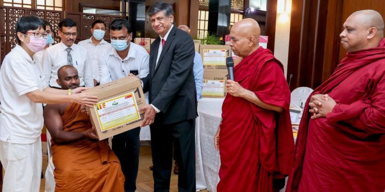 සිංගප්පූරුවේ ලංකාරාමය ලංකාවේ දුෂ්කර පිරිවෙන්වලට ආධාර කරන්න ඉදිරිපත් වෙයි! (PHOTOS)