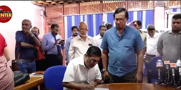 නොවැම්බර් 2 තීරණාත්මකයි! ආණ්ඩුවට එරෙහිව සජබෙ-අන්තරේ-ශ්‍රීලනිප-පෙරටුගාමී-වෘත්තීය සමිති ඇතුලු කවුරුවත් හීනෙන්වත් නොහිතන අය එකම වේදිකාවට ගොඩ වෙයි! (VIDEO)