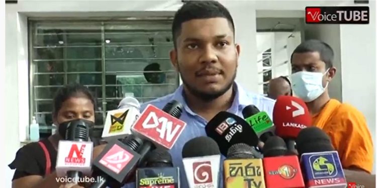 හිර කරන් ඉන්න වසන්තගේ ප්‍රශ්නය ජාත්‍යන්තරයට යයි! එක්සත් ජාතීන්ගේ කාර්යාලය වසන්තගේ මල්ලිව කැඳවයි! ඉස්සරහට කරන්න යන දේත් කියයි! (VIDEO)