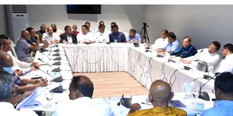 ආණ්ඩුවේ ජන්ද කල් දැමීමට එරෙහිව විපක්ෂයේ පක්ෂ 16ක් සන්ධානගත වෙයි! තලවතුගොඩ මොනාර්ක් හෝටලයේ සාකච්ජාවක් තියයි! ජවිපෙ විතරක් ඇවිත් නෑ! (VIDEO)