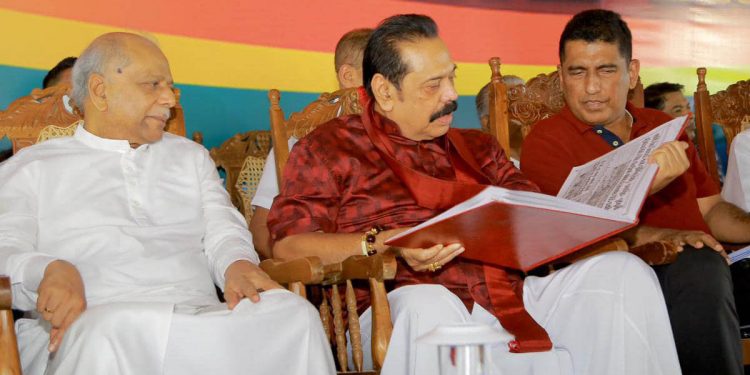 ජොන්ස්ටන් අරලිය ගහ මැදුරෙ තිබ්බ රහස් සාකච්ජාවක් එළියට දායි! (VIDEO)