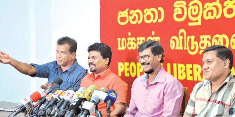 තිලිණි පියුමාලිට ජවිපෙ 4 දෙනකුත් සල්ලි දුන්නාද? (VIDEO)