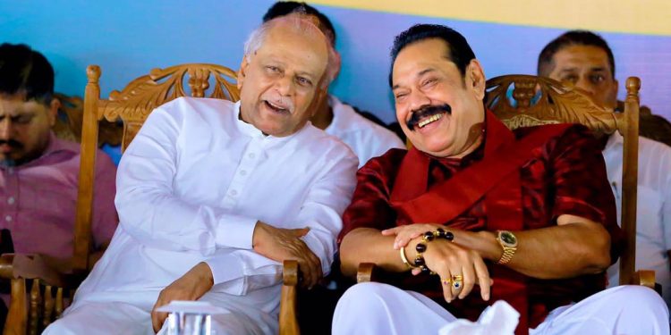 මහින්දයි දිනේෂුයි හදිසි මන්ත්‍රී කණ්ඩායම් රැස්වීමක් කැඳවයි!