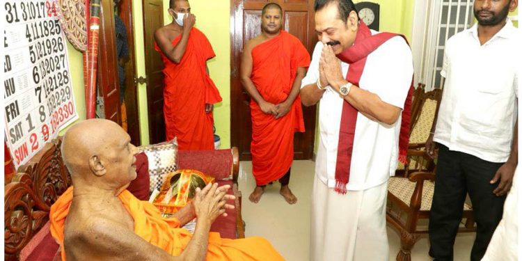 මහින්ද ආයෙත් පන්සල් යන්න පටන් ගනී! ආරම්භය බෙලිඅත්තෙන්! (PHOTOS)