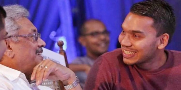 ගෝඨා කෙළවගත්තේ නාමල්ලා කියන විදිහට වැඩ කරන්න ගිහිල්ලා! අද රටට මේ ‌විනාසේ වෙලා තියෙන්නේ නාමල්ලා දීපු උපදෙස් නිසා! නාමල් කියපු කතාවකට චන්න ජයසුමන කන කිස් කන උත්තරයක් ‌දෙයි! (VIDEO)