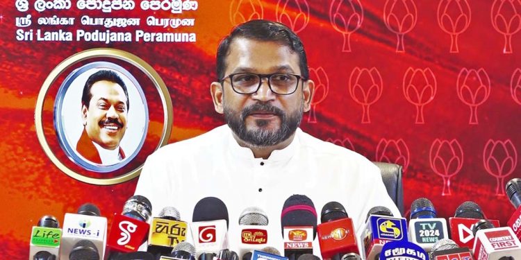 ගෝඨා-බැසිල් පොහොට්ටුවෙන් දොට්ට! දැන් මහින්ද විතරයි!