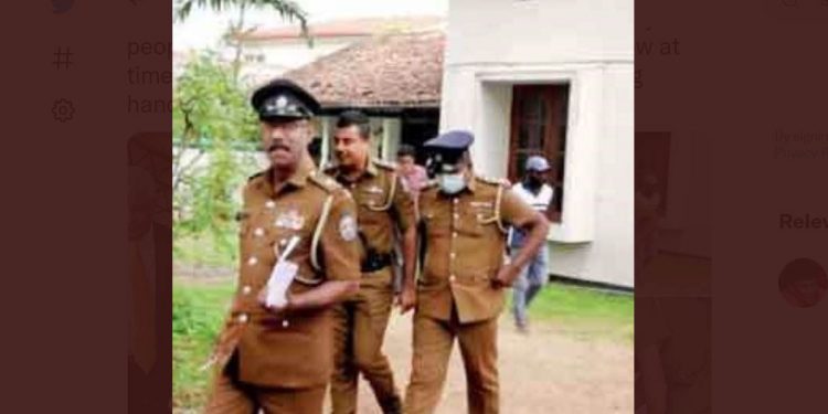 පොලිසිය ගෙවල්වලට ගිහින් අලුත් සෙල්ලමක් පටන් ගනී! පොලිස් ඇමැති දන්නෙත් නෑ!
