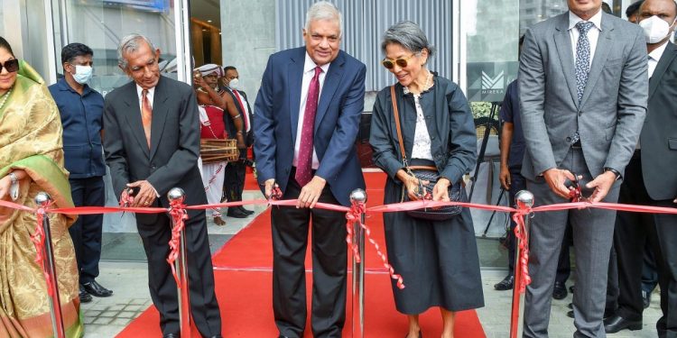 ඔන්න සමහරු කියයි රට පාවා දෙනවා කියලා! රනිල් Mireka Tower විවෘත කරමින් කියයි!