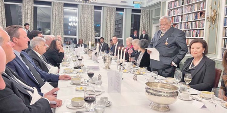 රනිල්ට ලෝක නායකයන් මුණගස්වන්න ලන්ඩනයේ සුපිරි හෝටලයක දේවාදිත්‍ය දීපු ඩිනර් එක අසාර්ථක වෙයි! ලොක්කො කවුරුත් ඇවිත් නෑ!
