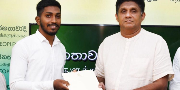 ක්රීඩා අමාත්යංශය අහක බලද්දී මල්ලවපොර ශූර සඳරුවන්ට ස්පාඤ්ඤයේ ලෝක ශූරතාවට යන්න සජිත් සල්ලි දෙයි! (PHOTOS)