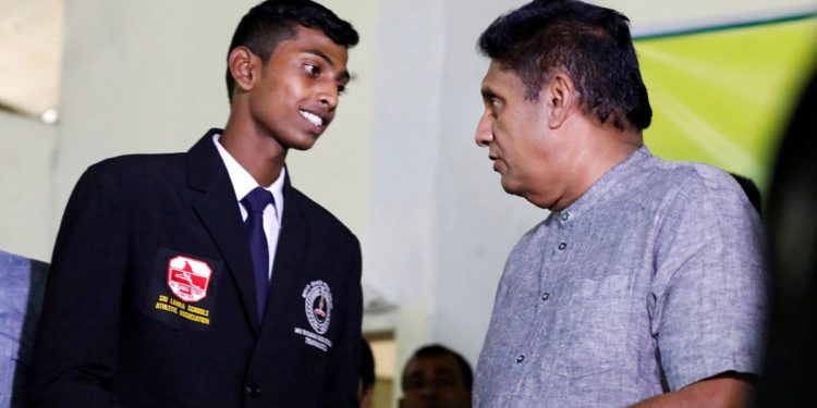 ලෝකය දිනන්න හදන මොනරාගල දක්ෂ දරුවකුගේ ගෙදරටම ගහින් විපක්ෂ නායක ශක්තිය දෙයි ! (VIDEO & PHOTOS)