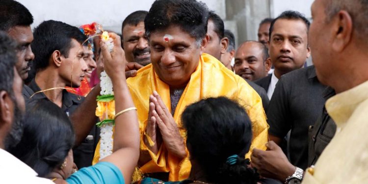 රටම අළු කළා! දැන් අළු මතින් නැගිටිනවා! මේ එන්නෙත් රටම අළු කරන්නයි! වතුකරයට ගිය සජිත් මුලු රටටම අනතුරු අඟවයි! (VIDEO & PHOTOS)