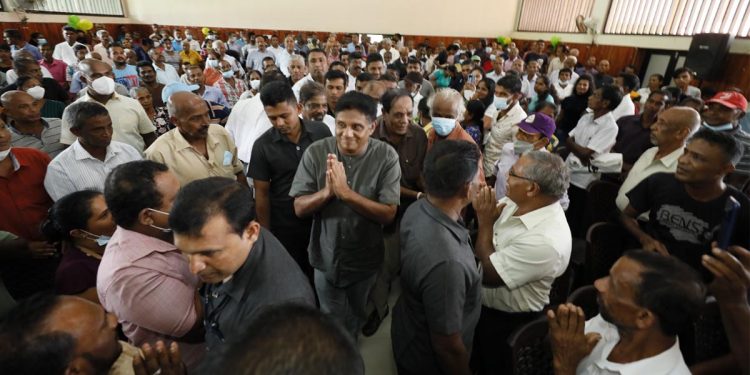 ජනාධිපති පාලම හදලා දුන්නා! පොහොට්ටුවේ චෞර වළල්ල ඔන්න දැන් නැගිටිනවා! සජිත් පොල්ගහවෙලට යයි! (VIDEO & PHOTOS)