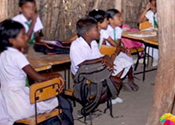 දරුවන් 3,000ක් කන්න නැතිව ඉස්කෝල ගමන නවත්වලා! ආණ්ඩුව රාජ්‍ය අමාත්‍යවරුන්ට වාහන 320කුයි වරප්‍රසාදයි, දිස්ත්‍රික් සභාපතිවරුන්ට වාහනයයි ලීටර් 300කුයි වෙන්කරලා!