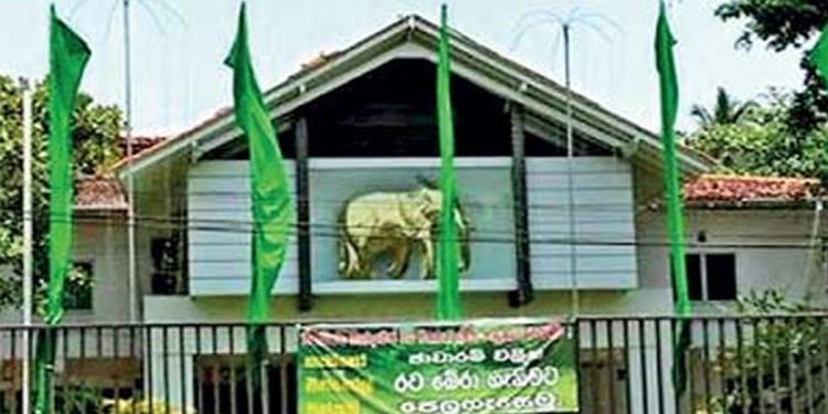 පිටකෝට්ටේ සිරිකොතේ තොවිල් නටන්නේ කව්ද? එළවන්න හදන භූතයා කව්ද? (VIDEO)