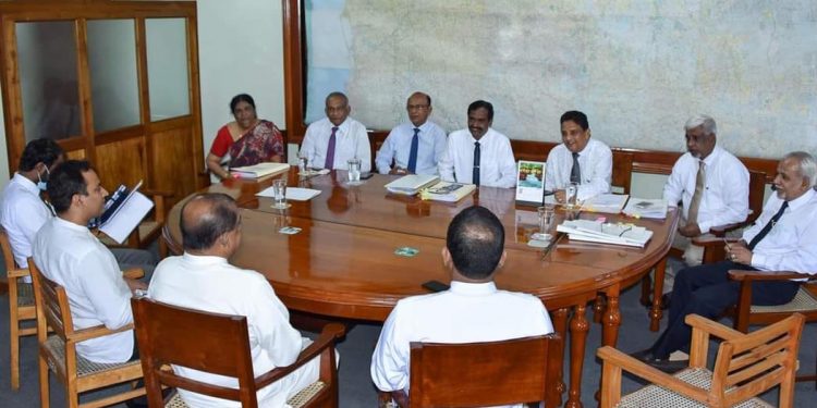 කිව්වා වගේම වහාම ජන්දය තියන්න! සජබ මන්ත්රීවරු මැතිවරණ කොමිසම ඇතුළට යයි! (PHOTOS)